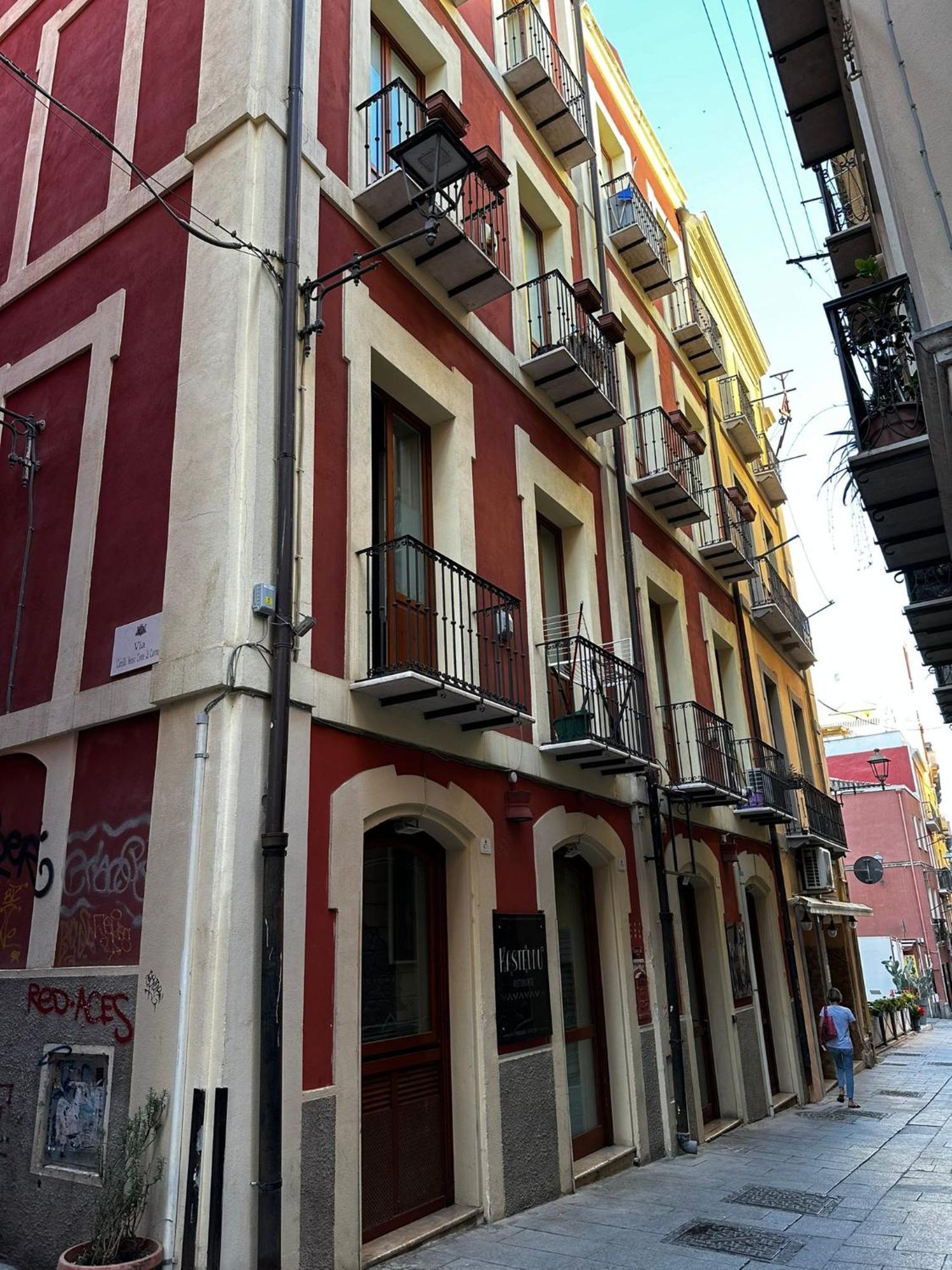 カリアリRight House - Characteristic Marina Districtアパートメント エクステリア 写真